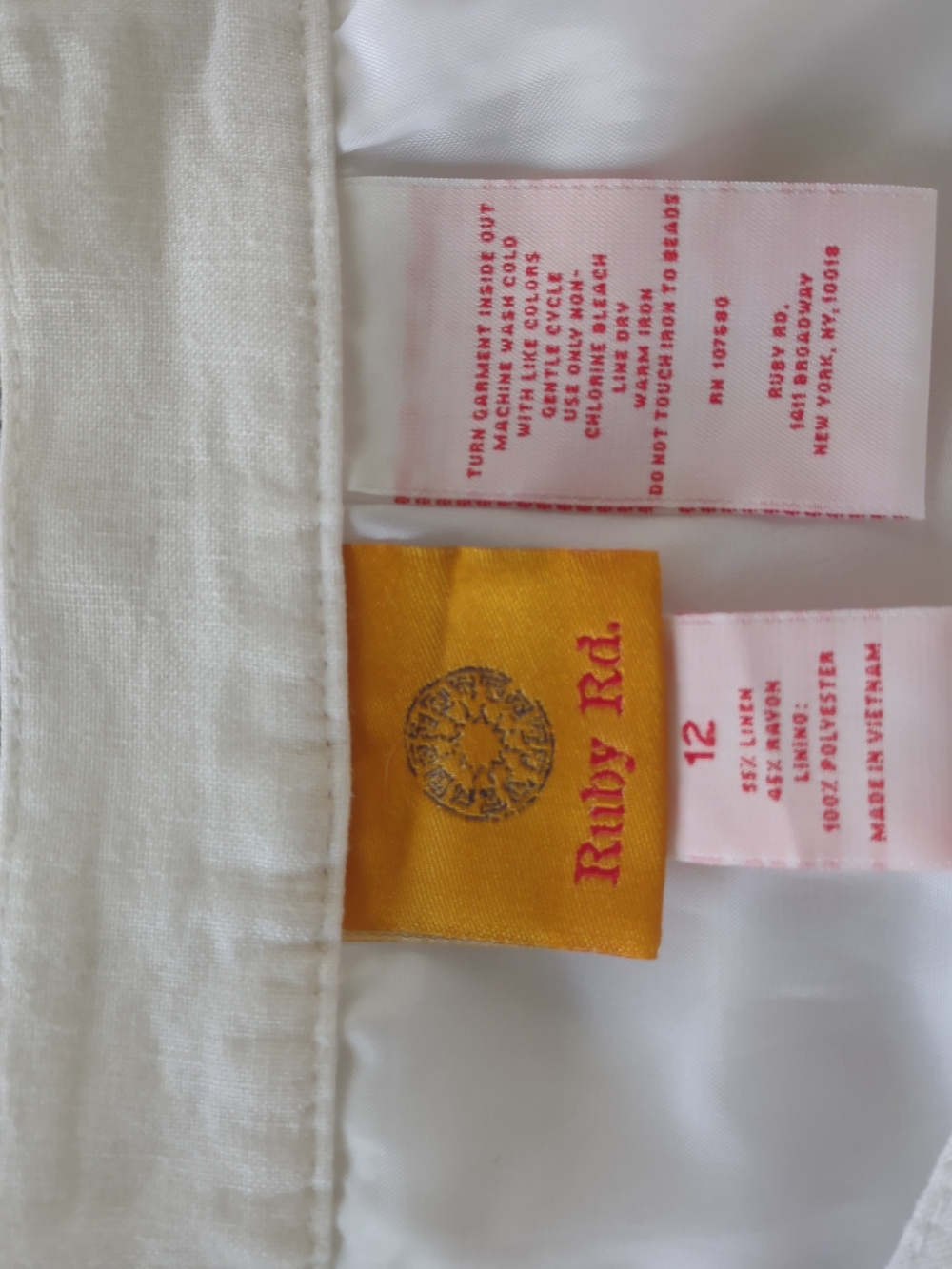 Ruby Rd. White Capris - Picture 2 of 3